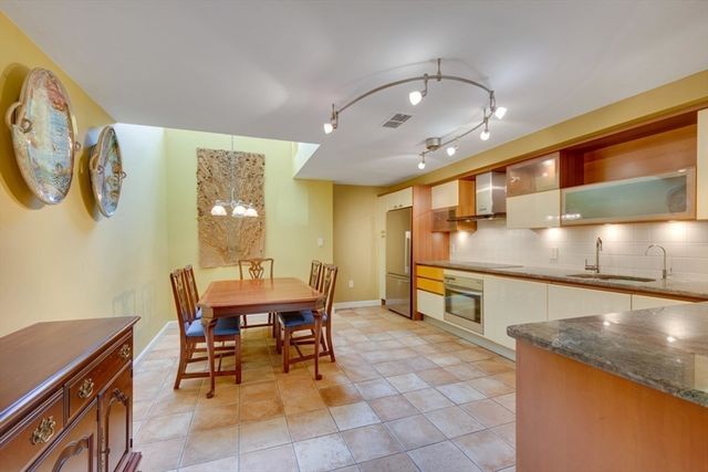 75 Page Rd 16, Bedford, MA 01730