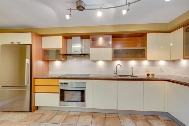 75 Page Rd 16, Bedford, MA 01730