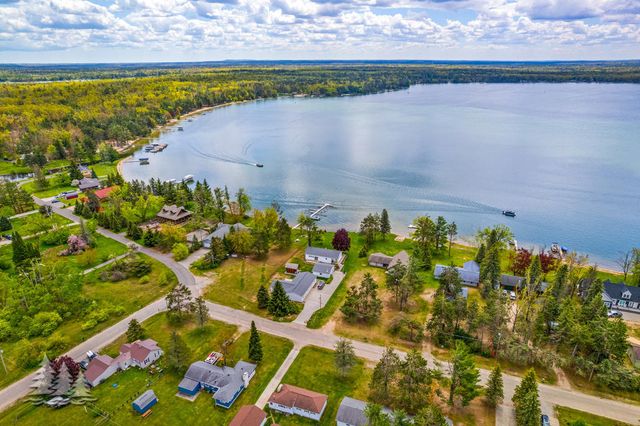 4565 Grant Drive, Lewiston, MI 49756