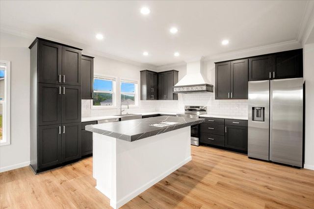 807 Sam Black Road, London, KY 40741