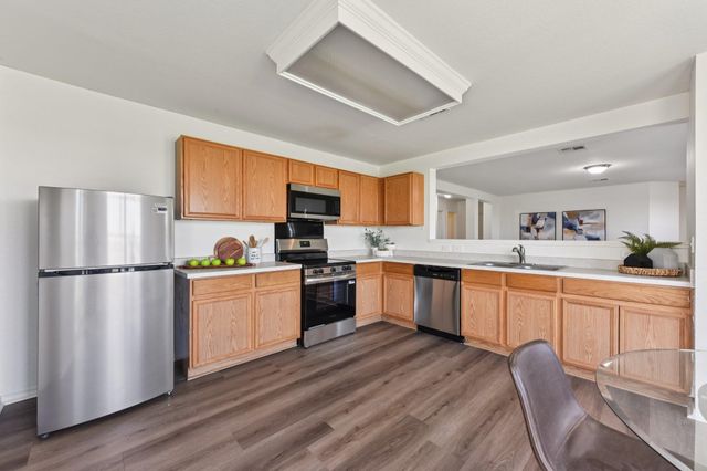 101 Bandara Woods BLVD, Elgin, TX 78621