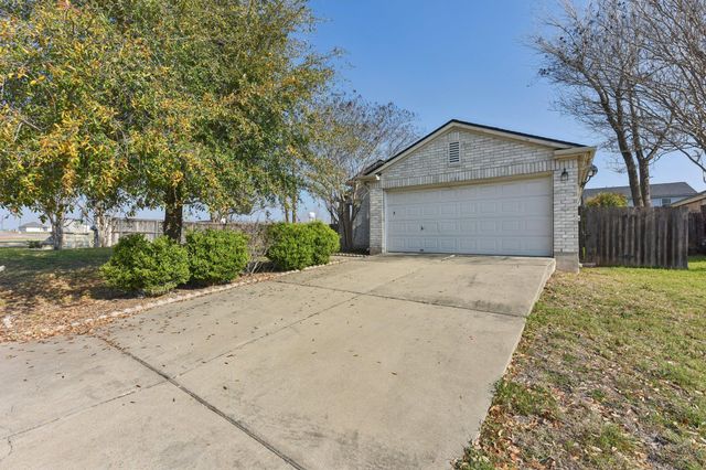 101 Bandara Woods BLVD, Elgin, TX 78621