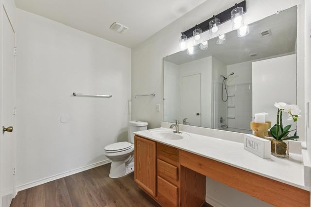 101 Bandara Woods BLVD, Elgin, TX 78621