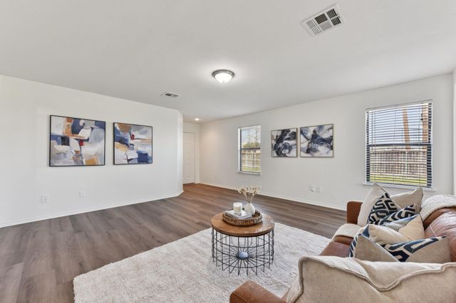 101 Bandara Woods BLVD, Elgin, TX 78621