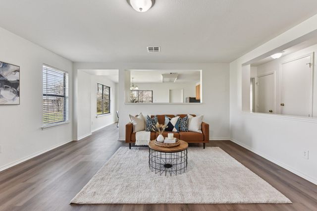 101 Bandara Woods BLVD, Elgin, TX 78621