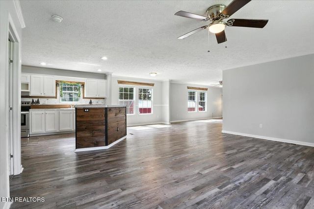 2845 Parkview Court, Maryville, TN 37803