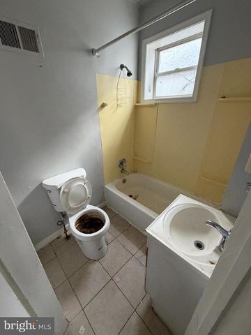 1639 S LECOUNT ST, Philadelphia, PA 19145