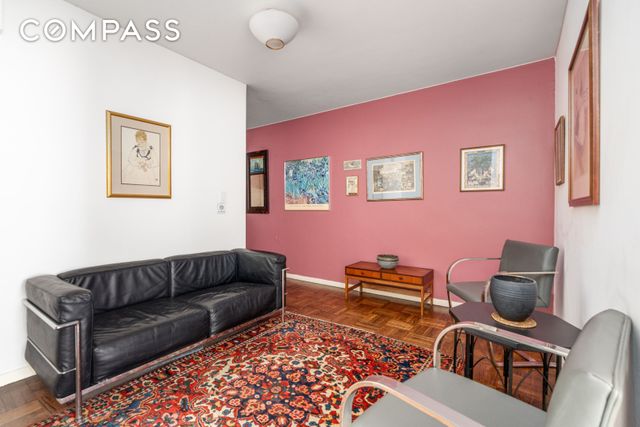 207 E 74th St Apt 1L, New York City, NY 10021