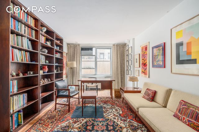 207 E 74th St Apt 1L, New York City, NY 10021