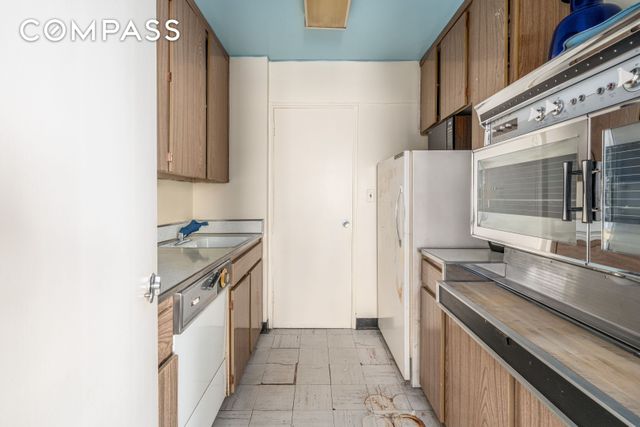 207 E 74th St Apt 1L, New York City, NY 10021
