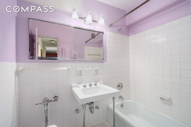 207 E 74th St Apt 1L, New York City, NY 10021