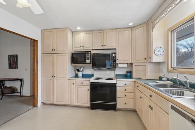 5516 Warden Avenue, Edina, MN 55436