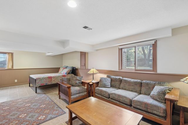 5516 Warden Avenue, Edina, MN 55436