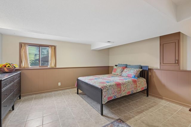 5516 Warden Avenue, Edina, MN 55436