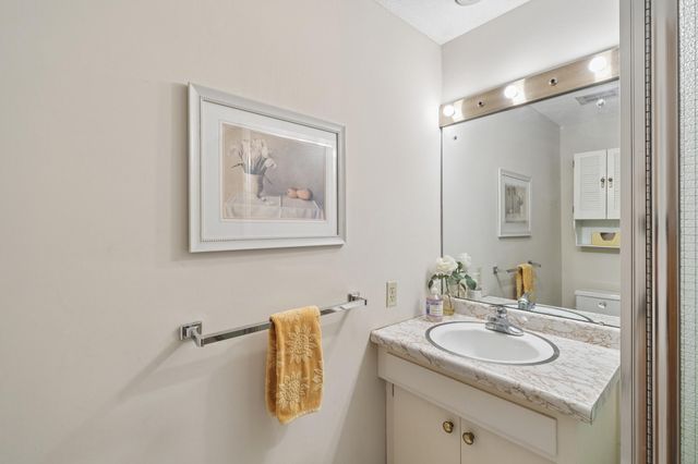 5516 Warden Avenue, Edina, MN 55436