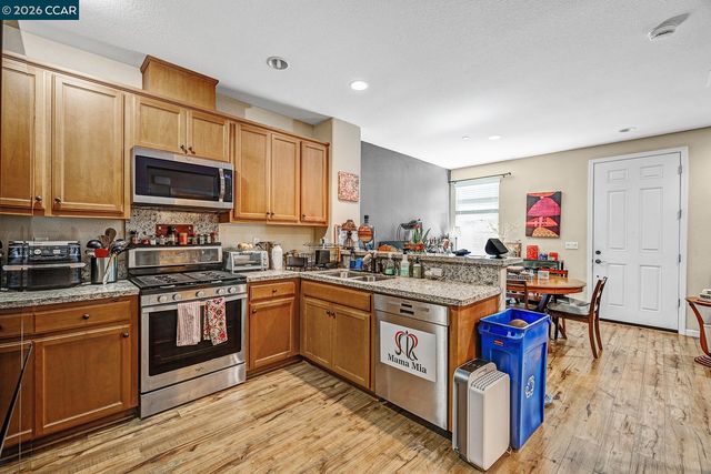 108 Arcangel Way, San Pablo, CA 94806