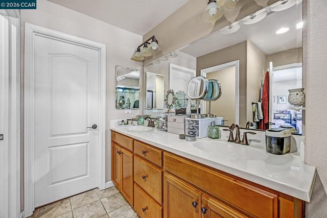 108 Arcangel Way, San Pablo, CA 94806