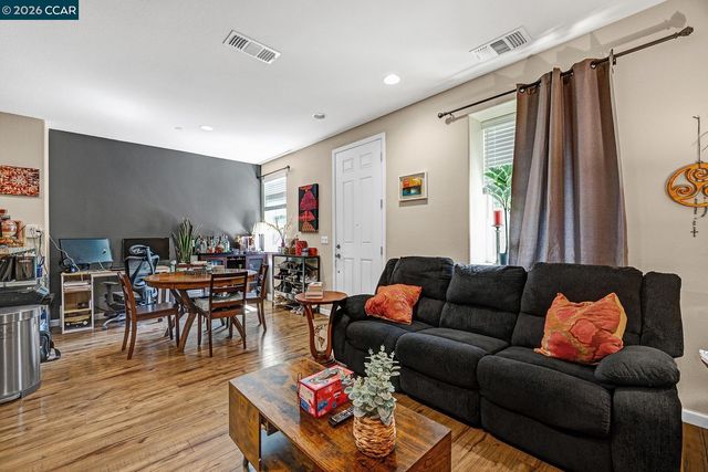 108 Arcangel Way, San Pablo, CA 94806