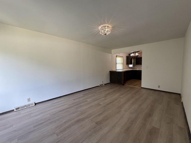 2330 S Brookside PARKWAY, New Berlin, WI 53151