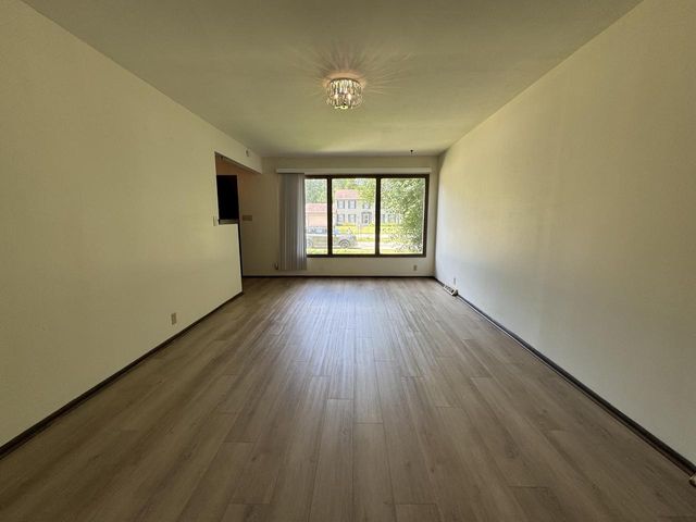 2330 S Brookside PARKWAY, New Berlin, WI 53151