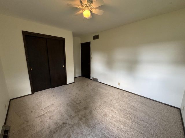 2330 S Brookside PARKWAY, New Berlin, WI 53151