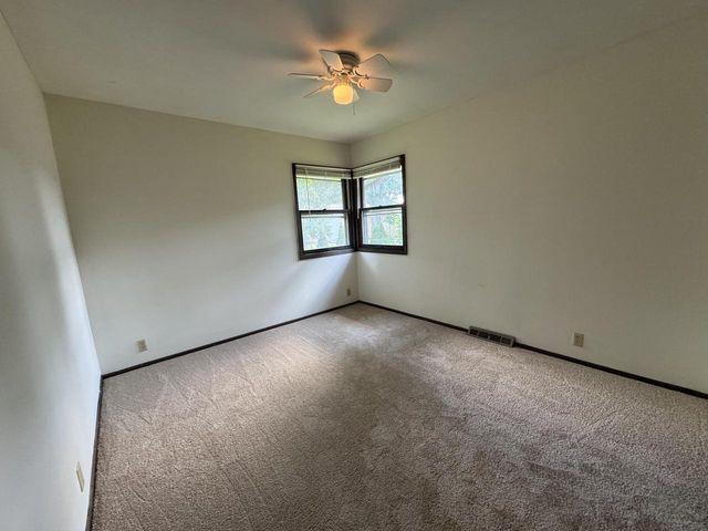 2330 S Brookside PARKWAY, New Berlin, WI 53151