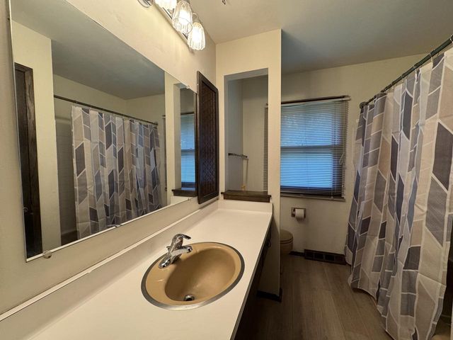 2330 S Brookside PARKWAY, New Berlin, WI 53151