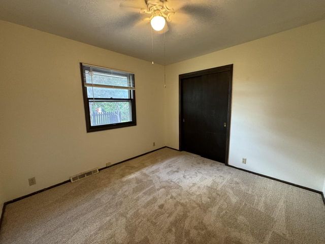 2330 S Brookside PARKWAY, New Berlin, WI 53151