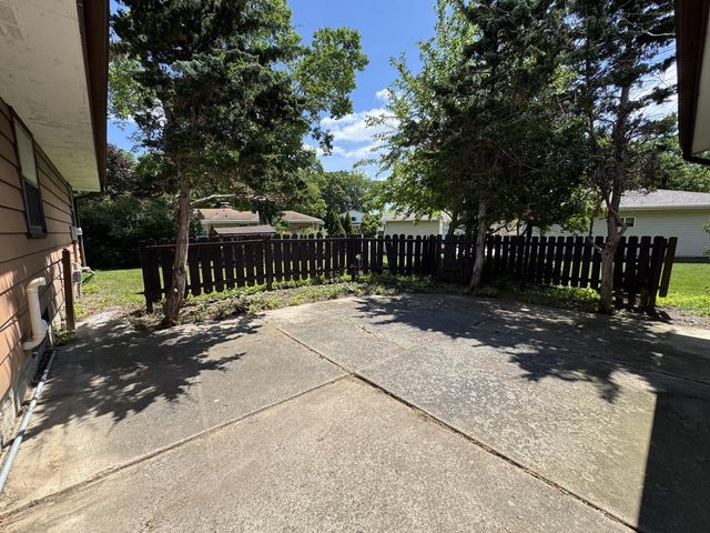 2330 S Brookside PARKWAY, New Berlin, WI 53151