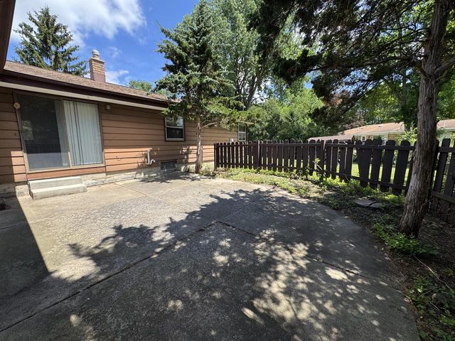 2330 S Brookside PARKWAY, New Berlin, WI 53151