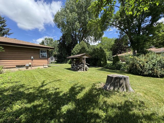 2330 S Brookside PARKWAY, New Berlin, WI 53151