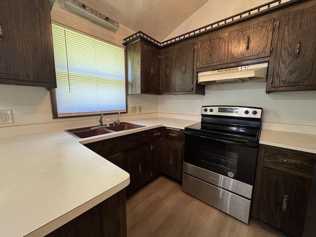 2330 S Brookside PARKWAY, New Berlin, WI 53151