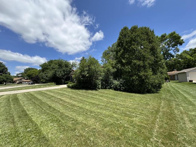 2330 S Brookside PARKWAY, New Berlin, WI 53151
