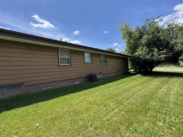 2330 S Brookside PARKWAY, New Berlin, WI 53151