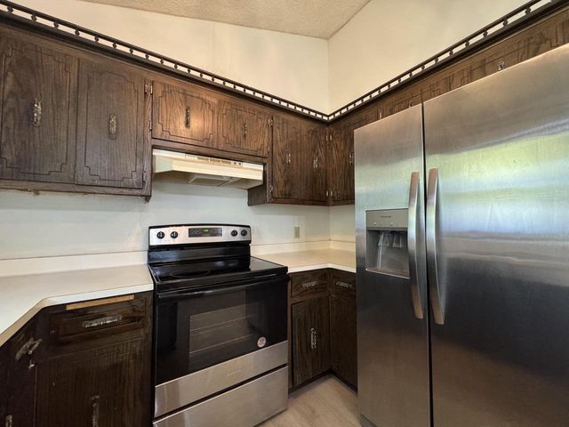 2330 S Brookside PARKWAY, New Berlin, WI 53151