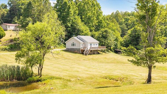8501 Holly Tree DR, Boones Mill, VA 24065