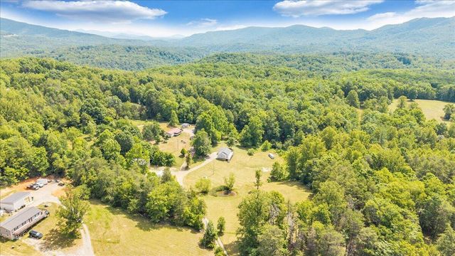 8501 Holly Tree DR, Boones Mill, VA 24065