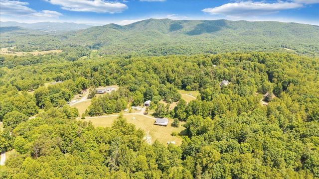 8501 Holly Tree DR, Boones Mill, VA 24065
