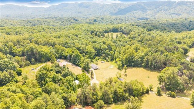 8501 Holly Tree DR, Boones Mill, VA 24065