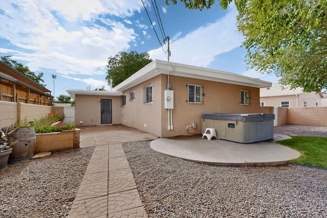 716 Florida Street SE, Albuquerque, NM 87108