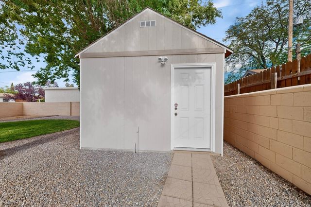 716 Florida Street SE, Albuquerque, NM 87108