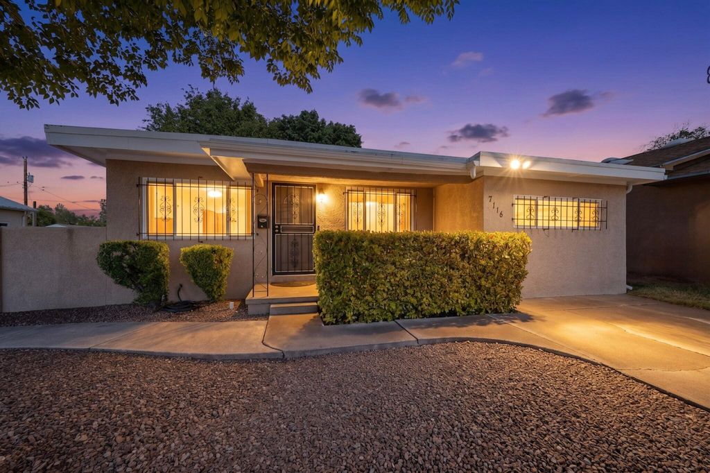 716 Florida Street SE, Albuquerque, NM 87108