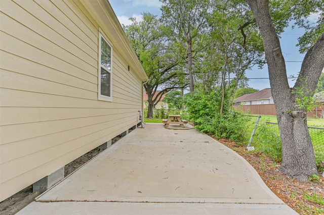 10633 Flaxman Street, Jacinto City, TX 77029