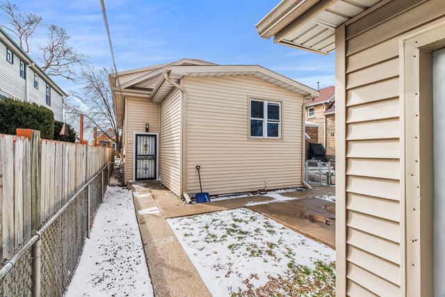 7424 W 57th Place, Summit, IL 60501