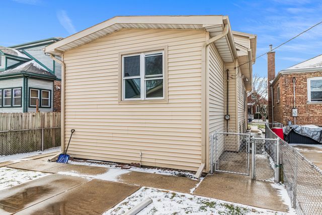 7424 W 57th Place, Summit, IL 60501
