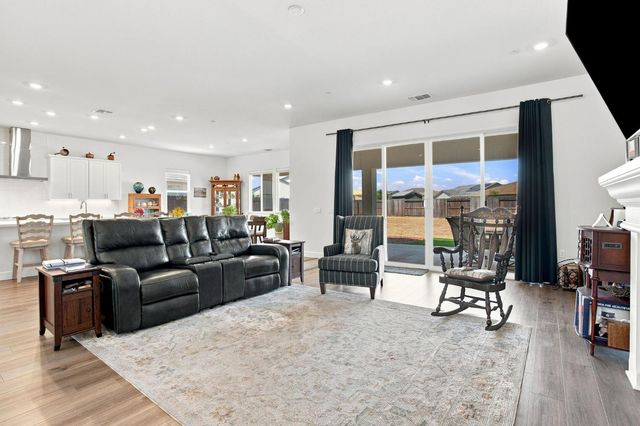 5090 Royal Lily Ave, Roseville, CA 95747