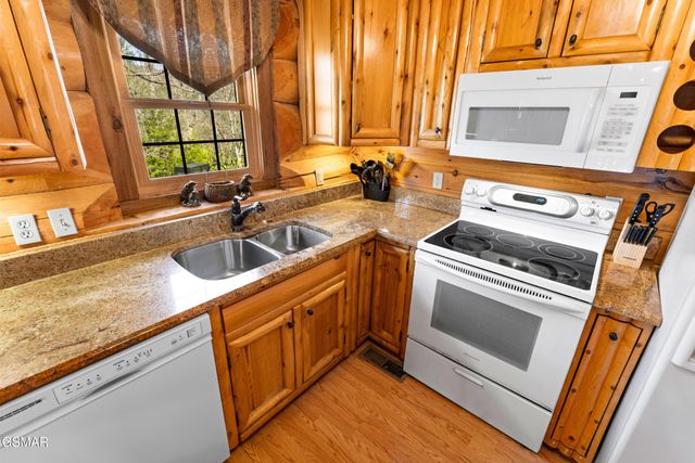 438 Coyote Road, Gatlinburg, TN 37738