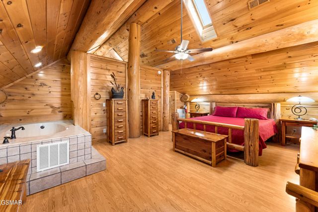 438 Coyote Road, Gatlinburg, TN 37738