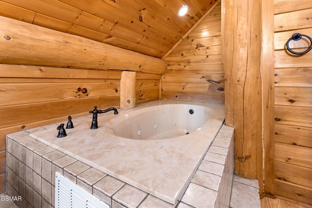 438 Coyote Road, Gatlinburg, TN 37738