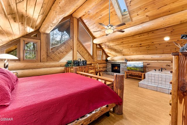 438 Coyote Road, Gatlinburg, TN 37738